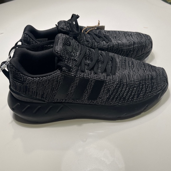 NWT ❤️🔥 JUST IN ❤️🔥Juniors ADIDAS SWIFT RUN 22 SHOES Size 7 - Picture 5 of 11